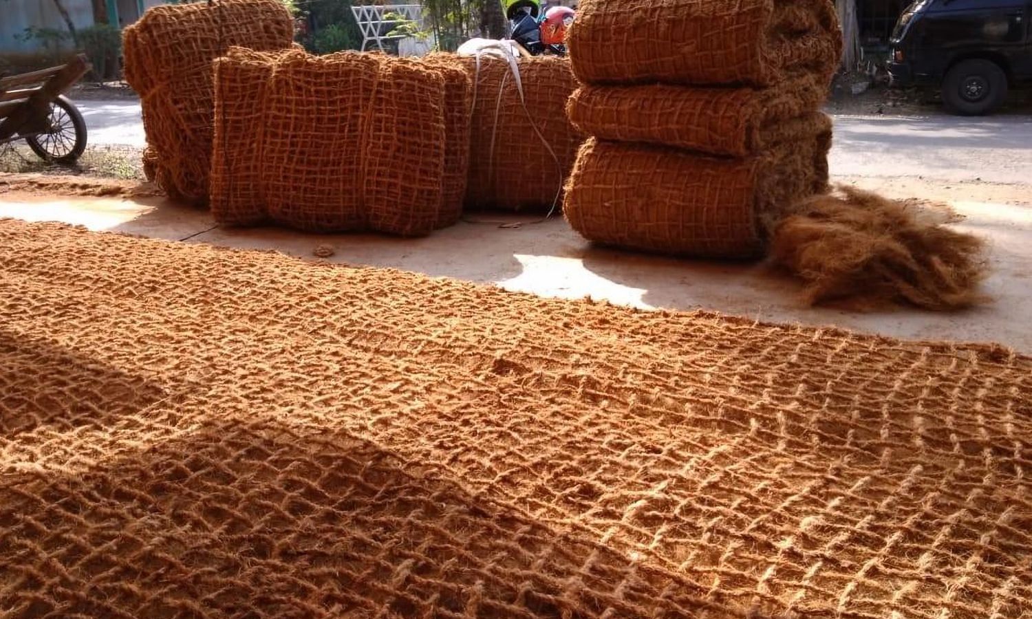 Cocomesh Sebagai Geotekstil Alami Solusi Hijau Pengendalian Erosi Tanah